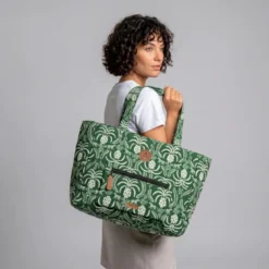 Shopper L Mardin